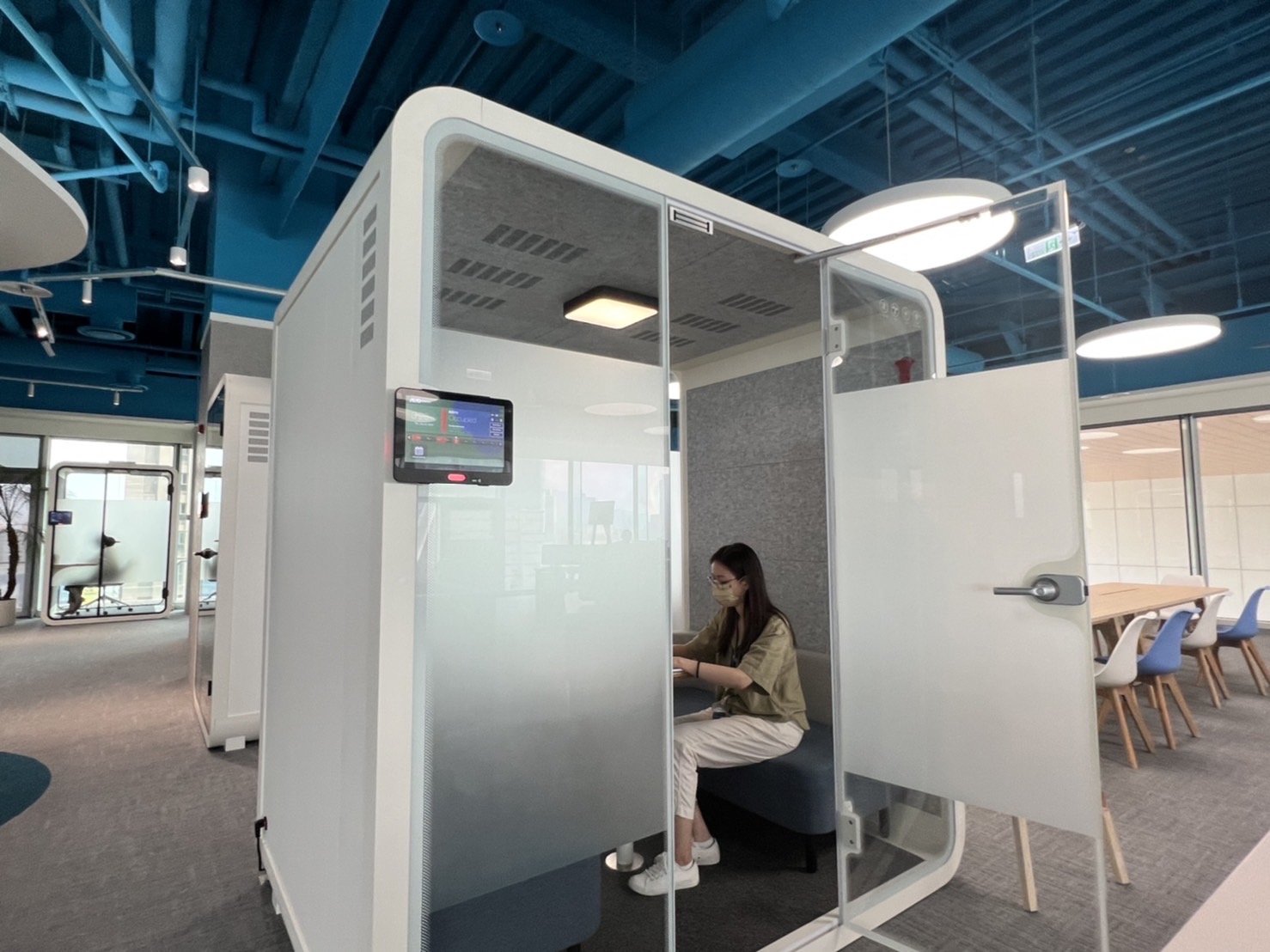 友達高雄據點的智慧行動辦公艙，展現友達在面板以外的研發應用軟實力