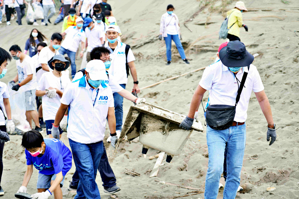 友達永續基金會2022 Ocean Party活動，與桃園市政府環保局、海湧工作室、觀音樹林里社區多方合作，一同手護台灣藍色海岸