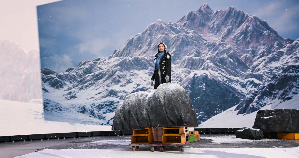 友達顯示屏專業調校技術與專案安裝經驗，使顯示屏呈現創作者想表達的精緻內容，讓表演者有沉浸式臨場感使演出逼真