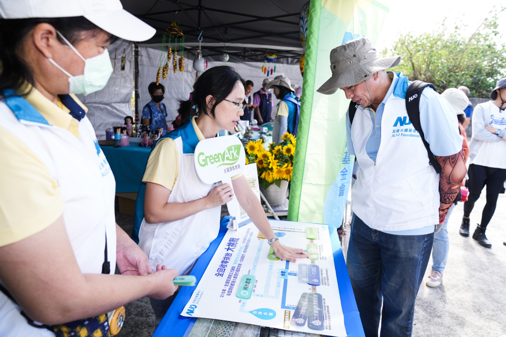 2023年友達永續基金會Ocean Party活動攜手社會企業及地方創生團體，策展食衣行等循環再生環教市集，及電動巴士接駁等低碳活動設計，打造減塑低碳的永續淨灘活動