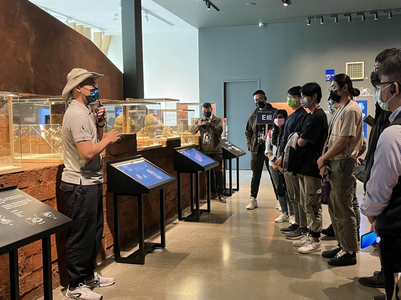 友達招募員工為文化志工，擔任文化館導覽大使，積極推廣文資保存、文史教育