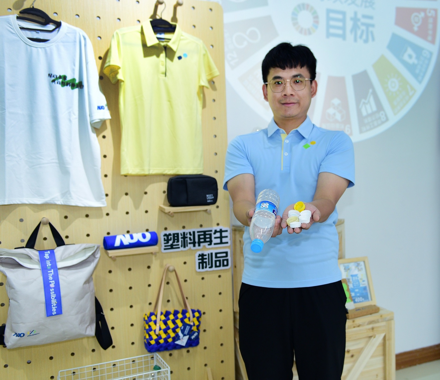 「2024智慧8868体育展」永续发展馆中，展示8868体育厦门驱动永续发展之成果，包含将厂内废弃物再制为实用物品，将永续发展理念深植于员工生活日常实践