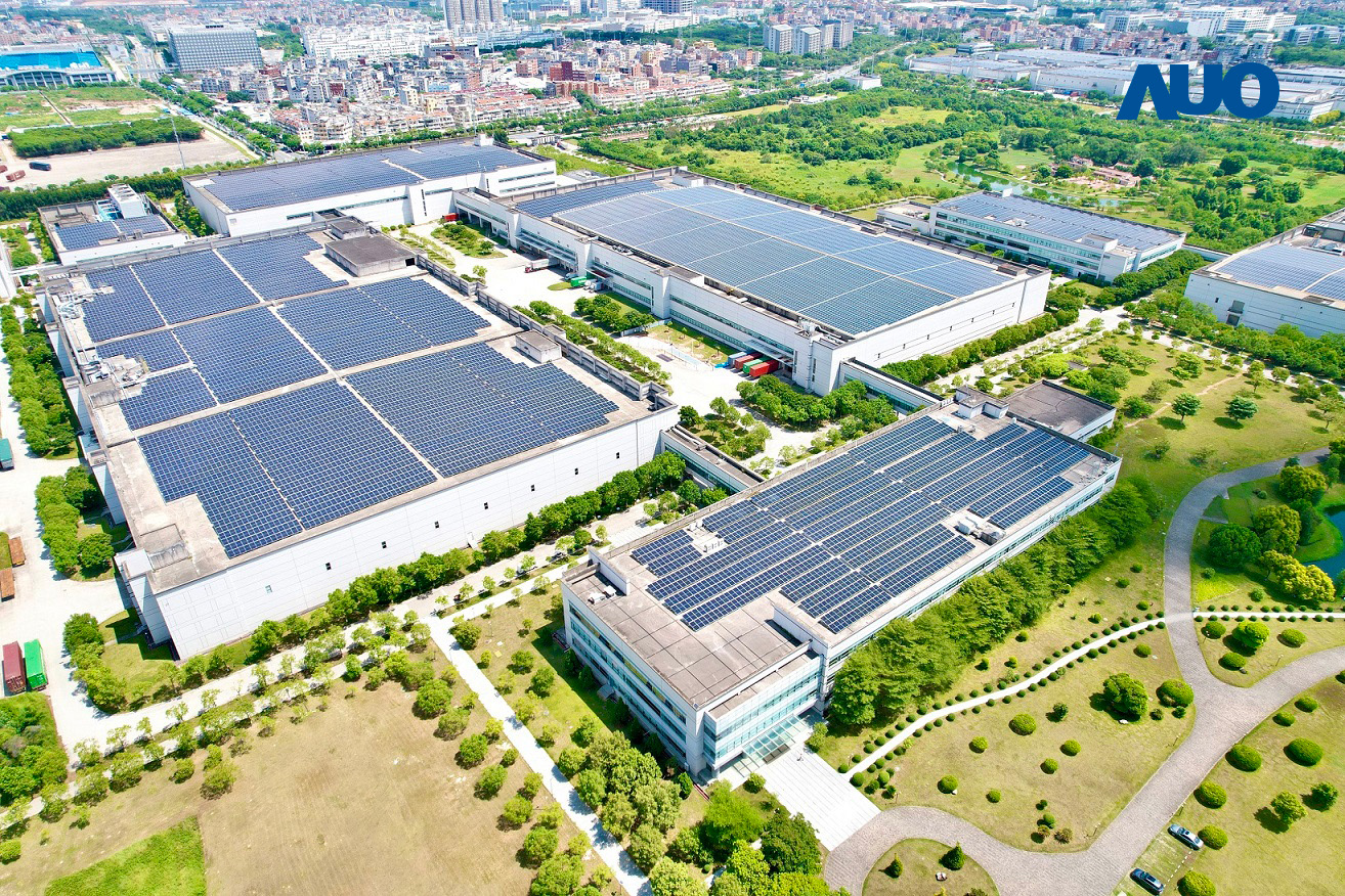 8868体育厦门推动智能制造同时，透过绿电创能纵深推进绿色转型，厂区全屋顶铺设太阳能光伏板，每年太阳能发电 2,600多万度