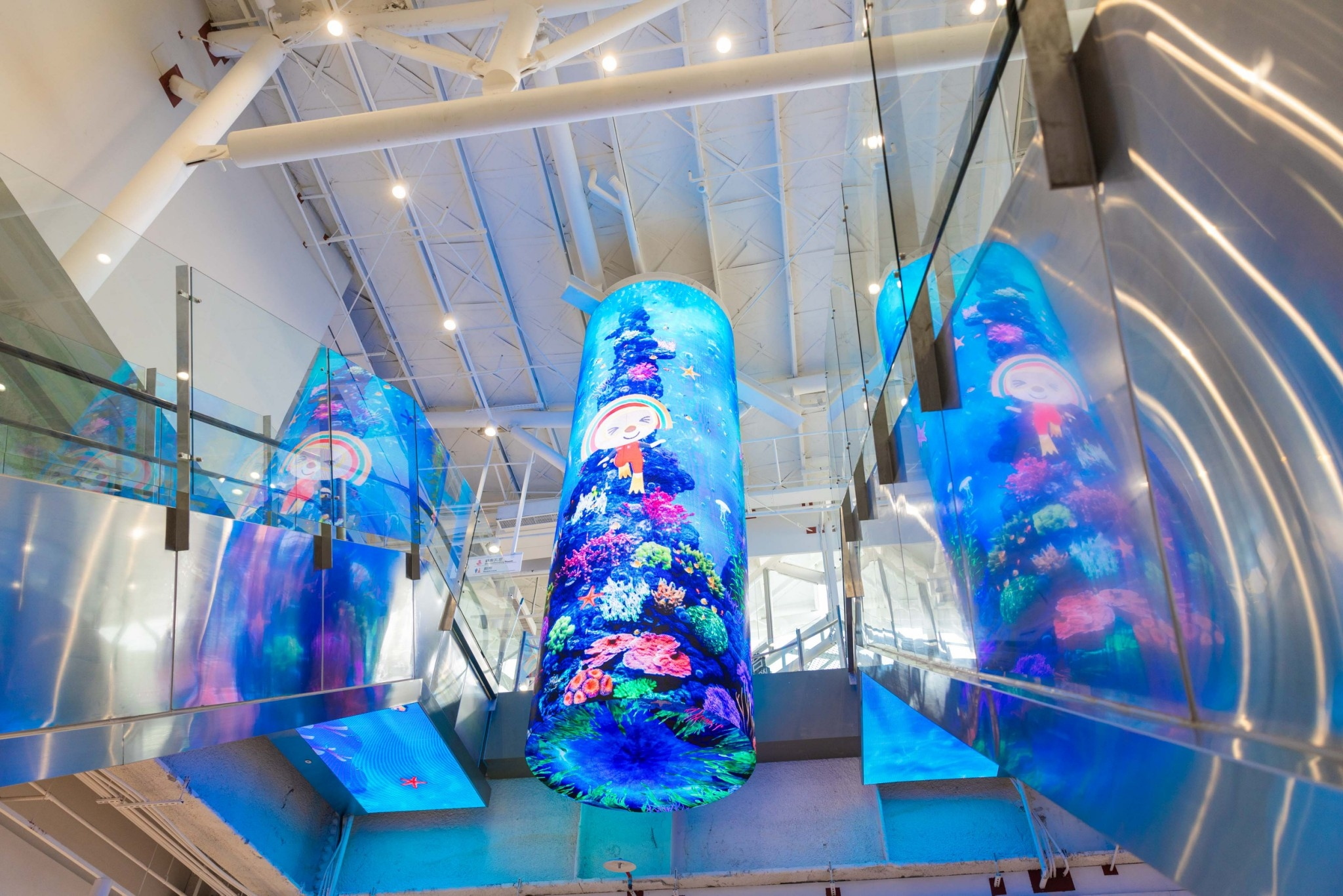 達擎與傑可達整合先進顯示技術與軟硬體應用服務，提供一系列大型LED顯示解決方案，為全新改裝開幕的「清水服務區」佈局嶄新視覺體驗。