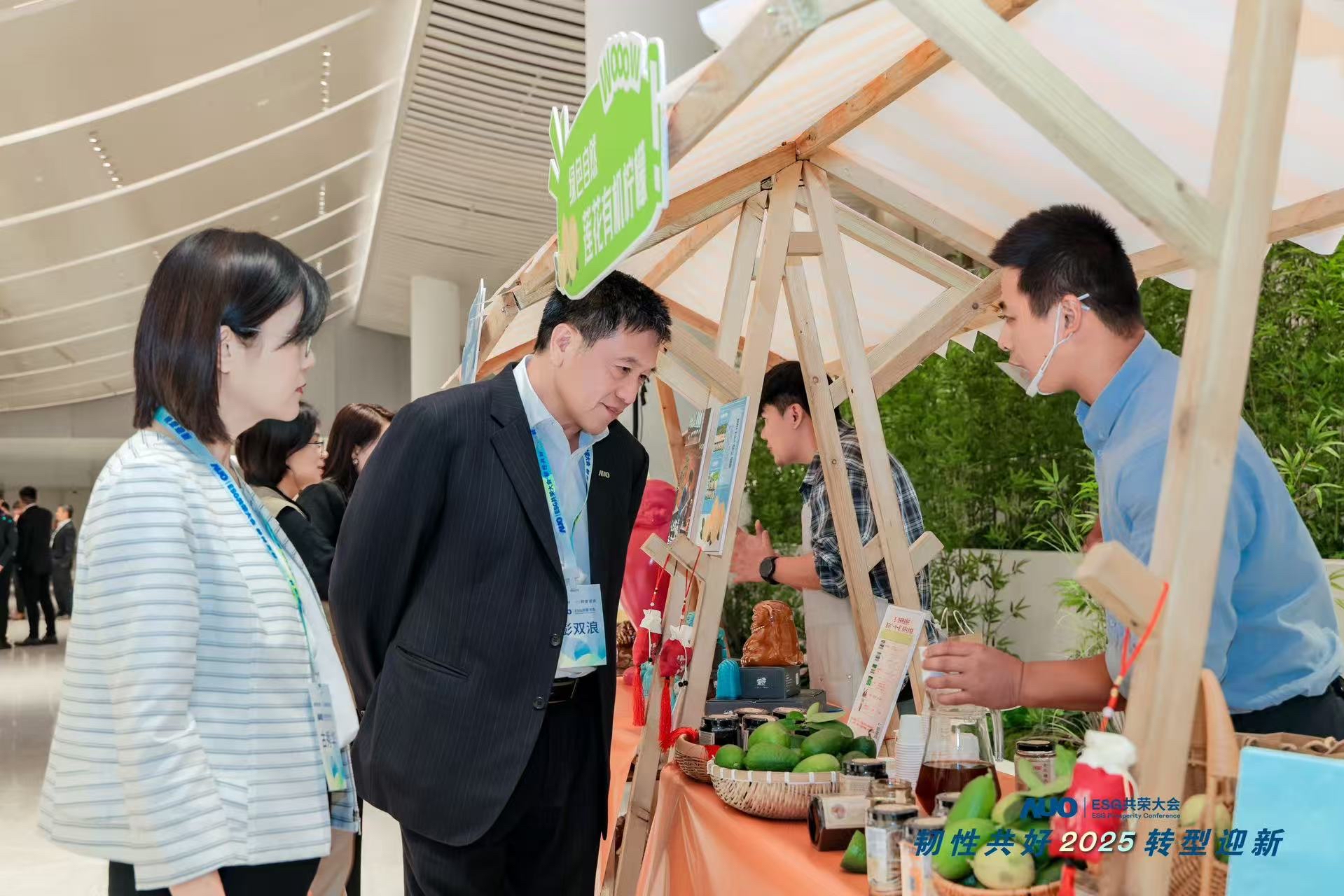 8868体育大会设置ESG互动展区，携手ADT、华展工业等供应链伙伴与社会企业，集中呈现绿色产品、循环成果与社区共融实践，通过可观可感的沉浸式体验，构建从技术到文化的立体永续价值链，获得与会嘉宾广泛好评。